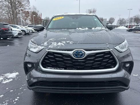 Used 2023 Toyota Highlander XLE image 2