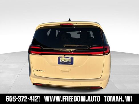 New 2026 Chrysler Pacifica Select FWD image 6
