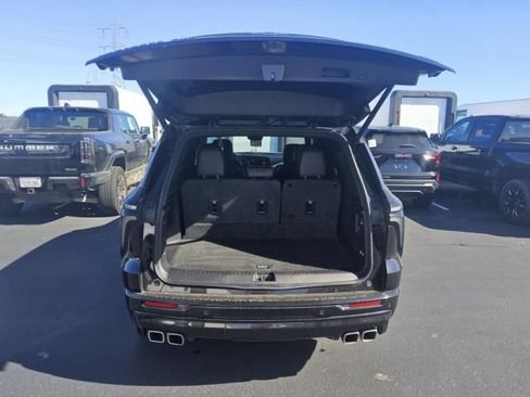 Used 2024 Chevrolet Traverse RS w/ LPO, Floor Liner Package AWD/4WD image 10