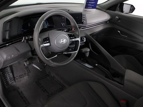 Certified 2025 Hyundai Elantra Sport FWD image 19