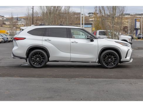 Used 2023 Toyota Highlander XSE image 2