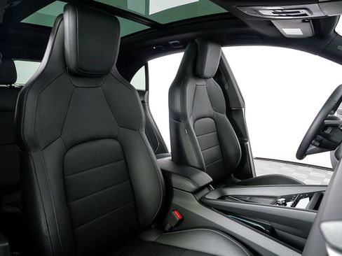 Used 2025 Porsche Macan Electric image 24