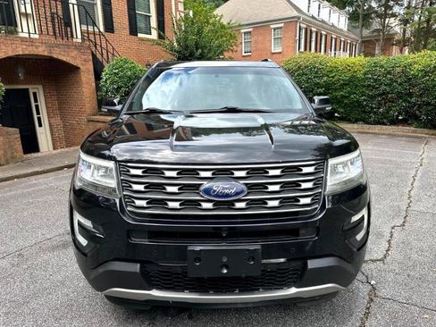 Used 2017 Ford Explorer Limited image 4