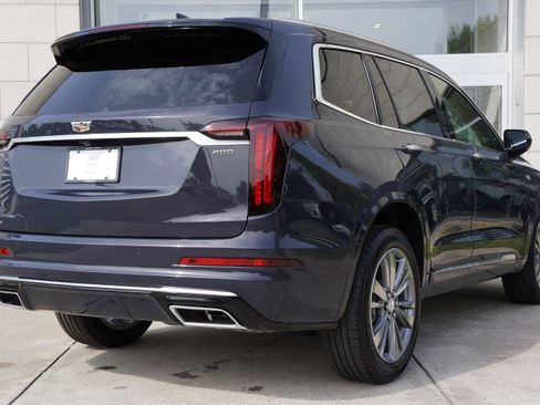 Used 2025 Cadillac XT6 Premium Luxury image 5