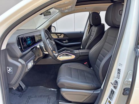 Used 2023 Mercedes-Benz GLS 580 4MATIC image 17