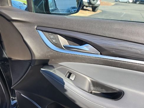 Used 2021 Buick Enclave Essence image 26