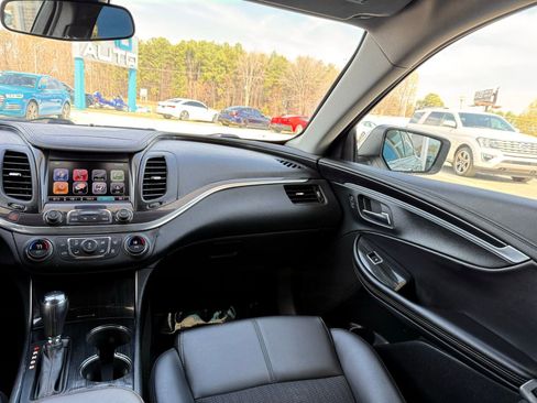 Used 2017 Chevrolet Impala LT image 29