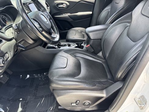 Used 2020 Jeep Cherokee Limited FWD image 5
