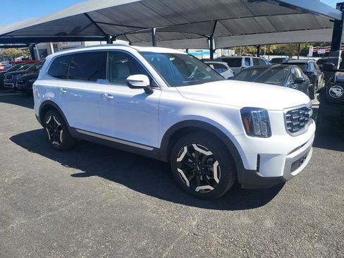 Used 2025 Kia Telluride S image 13
