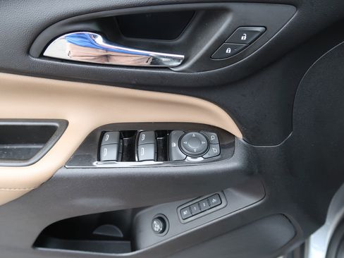 Used 2023 Chevrolet Equinox Premier image 19