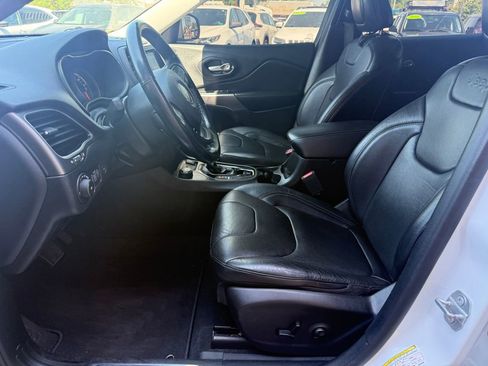Used 2019 Jeep Cherokee Limited w/ Luxury Group AWD/4WD image 24