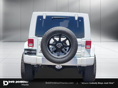 Used 2015 Jeep Wrangler Unlimited Rubicon w/ Connectivity Group AWD/4WD image 26