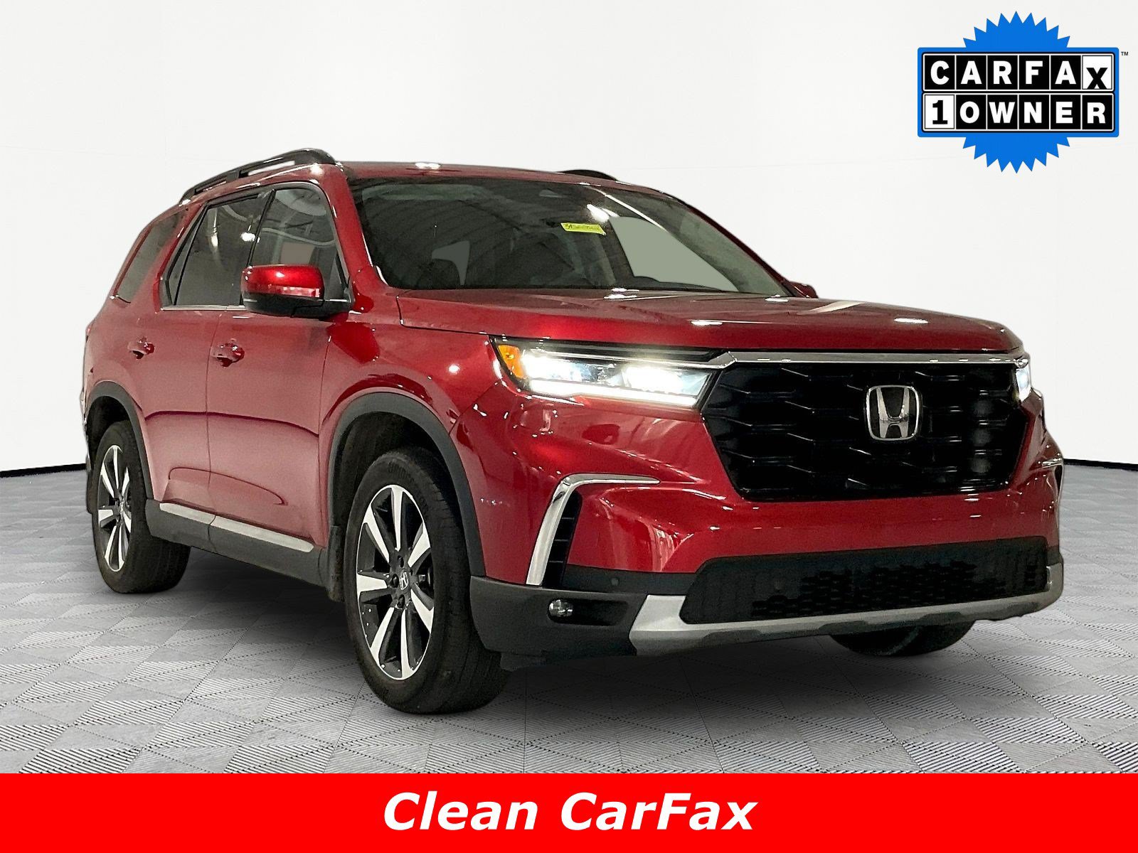 Used 2025 Honda Pilot Touring image 3
