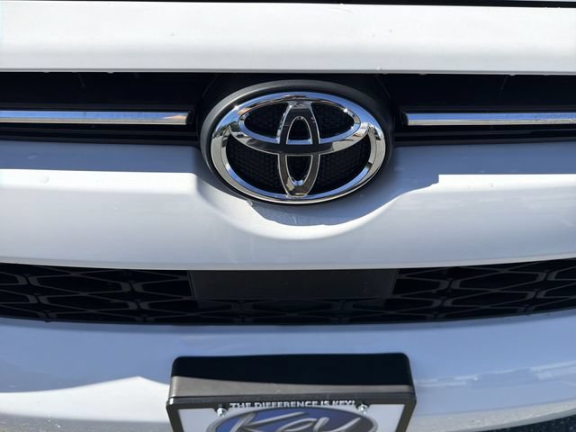 Used 2022 Toyota 4Runner SR5 AWD/4WD image 32