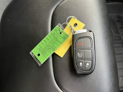 Used 2019 Jeep Cherokee Latitude Plus w/ Cold Weather Group image 36