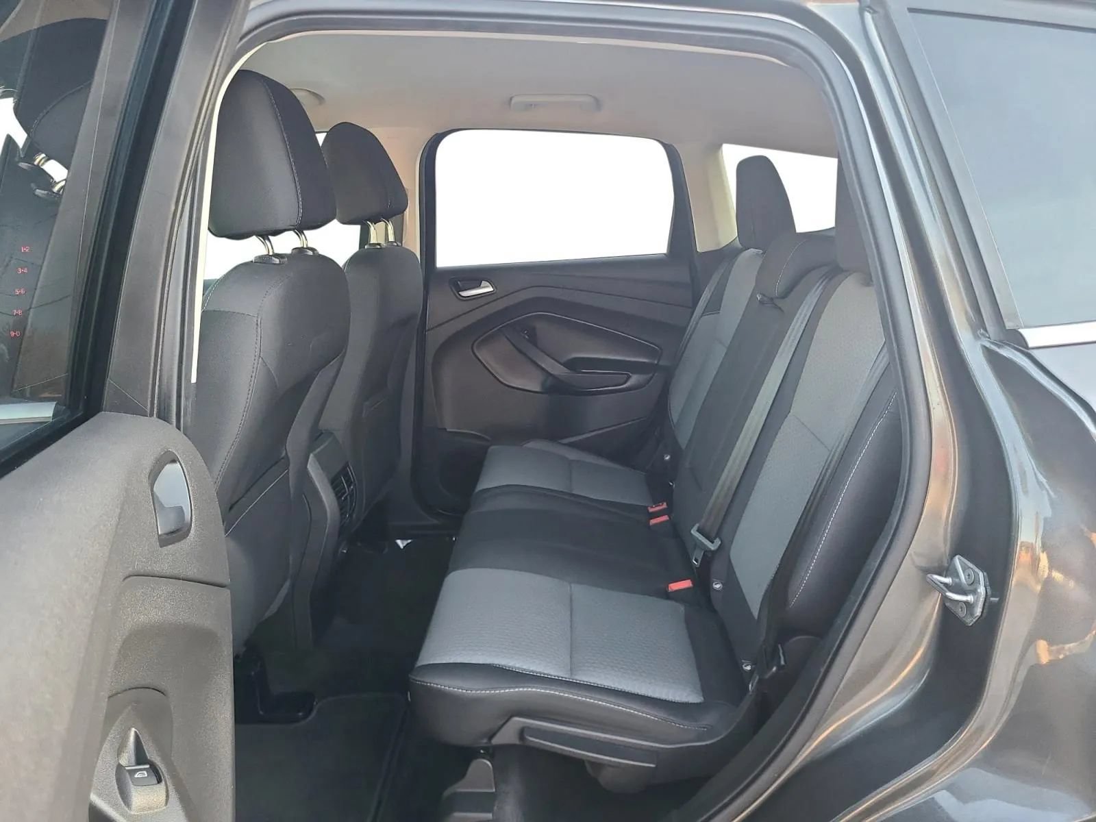 Used 2017 Ford Escape SE FWD image 19