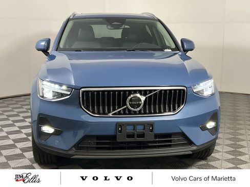 Used 2025 Volvo XC40 B5 Plus image 4