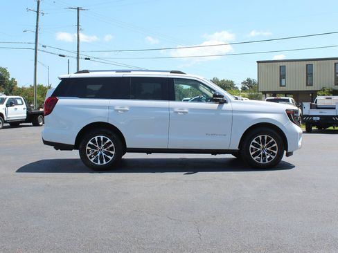 Used 2025 Ford Expedition Platinum AWD/4WD image 8