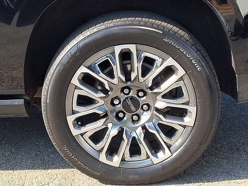 Used 2023 GMC Yukon XL Denali Ultimate AWD/4WD image 30