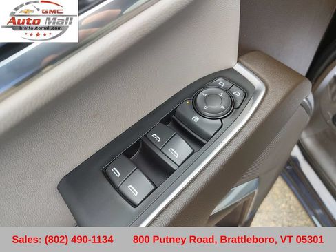 Used 2022 Chevrolet Silverado 1500 LT w/ Z71 Off-Road Package AWD/4WD image 13