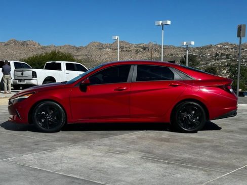 Used 2022 Hyundai Elantra SEL w/ Convenience Package FWD image 3