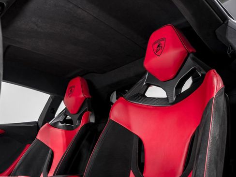 Used 2025 Lamborghini Revuelto image 18