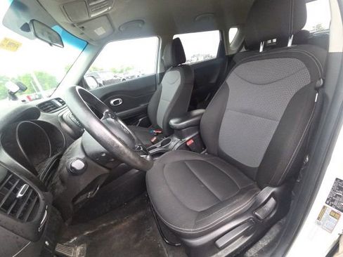 Used 2017 Kia Soul + FWD image 22