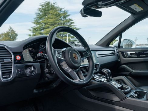 Certified 2023 Porsche Cayenne Platinum Edition AWD/4WD image 5