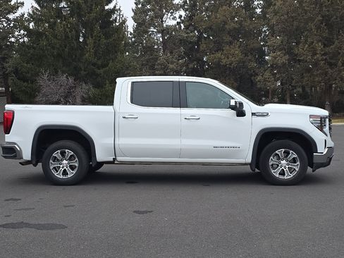 Used 2024 GMC Sierra 1500 SLT image 3