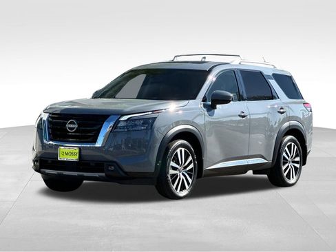 Used 2025 Nissan Pathfinder Platinum w/ Cargo Package image 1