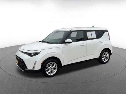 Used 2025 Kia Soul LX w/ LX Technology Package FWD image 8