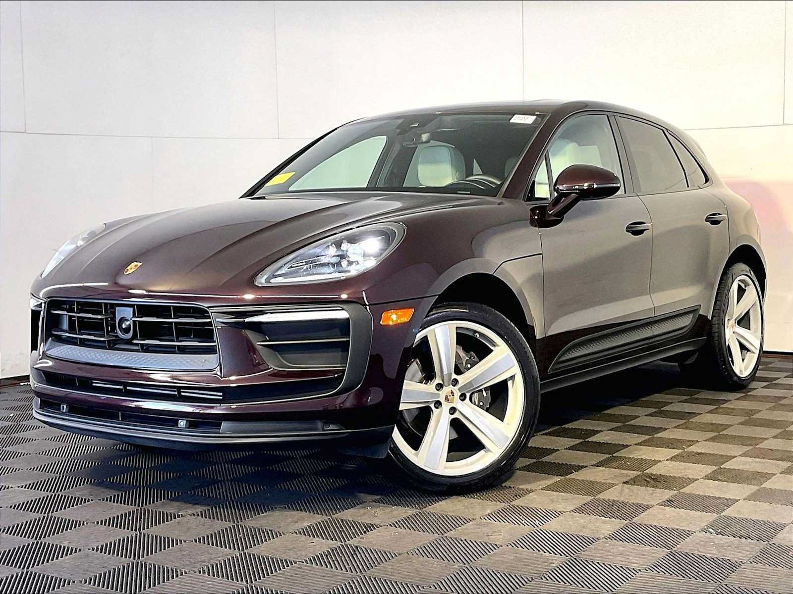 Certified 2024 Porsche Macan AWD/4WD image 1