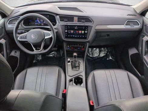 Used 2024 Volkswagen Tiguan SE image 17