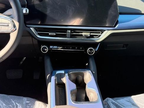 New 2026 Chevrolet Equinox EV LT image 10