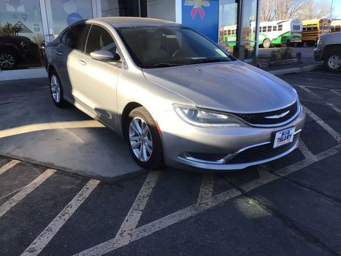 Used 2016 Chrysler 200 Limited image 3