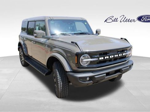 New 2025 Ford Bronco Outer Banks image 2
