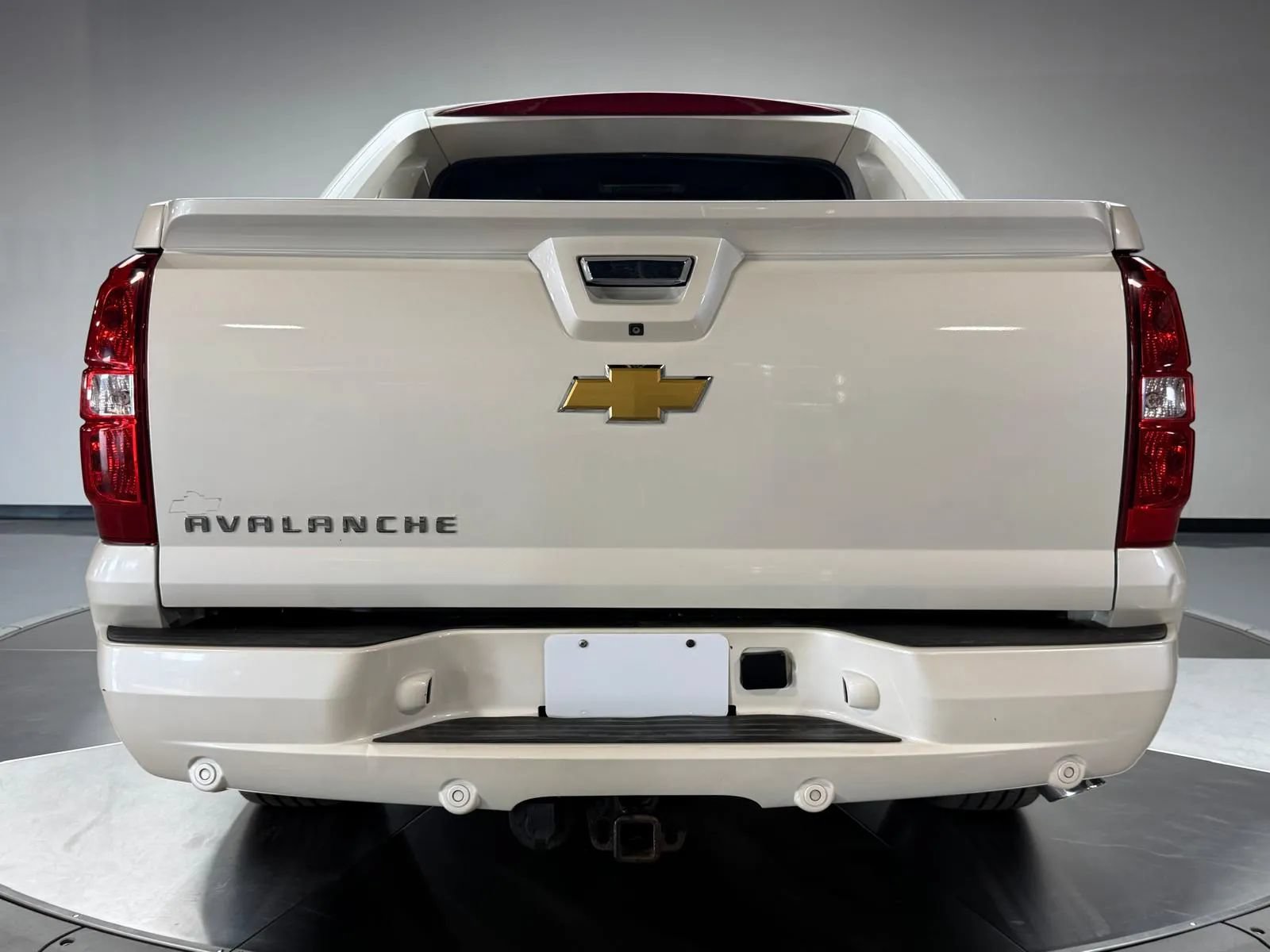 Used 2013 Chevrolet Avalanche LTZ RWD image 5