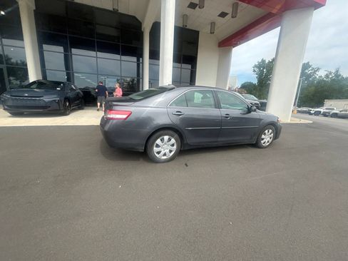 Used 2011 Toyota Camry LE FWD image 10