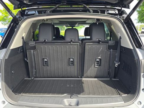 New 2026 Nissan Pathfinder Platinum AWD/4WD image 10