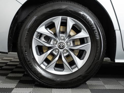 Used 2022 Toyota Sienna LE image 40