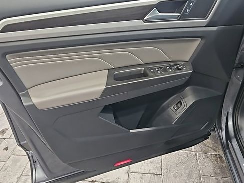 Used 2023 Volkswagen Atlas SE image 28