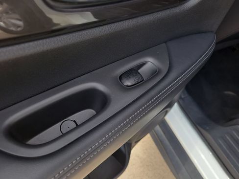 Used 2020 Nissan Rogue SV FWD image 14