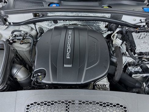 Used 2020 Porsche Macan image 32