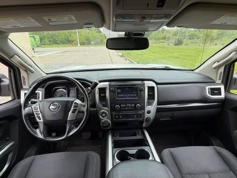 Used 2019 Nissan Titan SV AWD/4WD image 10