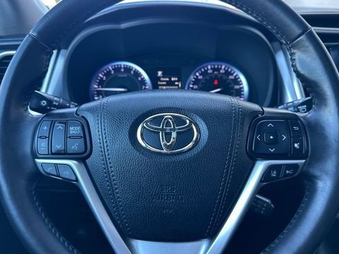 Used 2019 Toyota Highlander XLE image 27