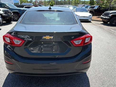 Used 2018 Chevrolet Cruze LT w/ Convenience Package FWD image 9