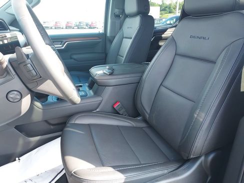 Used 2025 GMC Sierra 1500 Denali w/ Denali Reserve Package AWD/4WD image 17