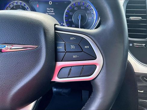 Used 2018 Chrysler 300 Touring w/ Sport Appearance Package image 20