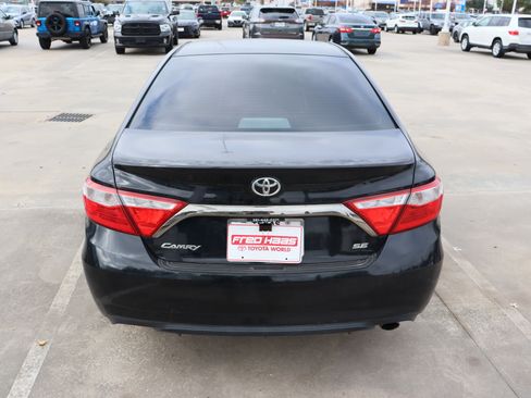 Used 2015 Toyota Camry SE image 10