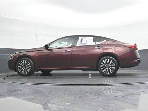 Used 2024 Nissan Altima 2.5 SV AWD/4WD image 27